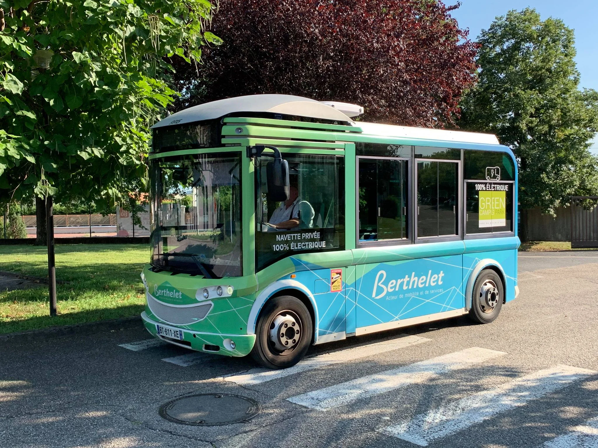 Berthelet berthelet autocar blue bus